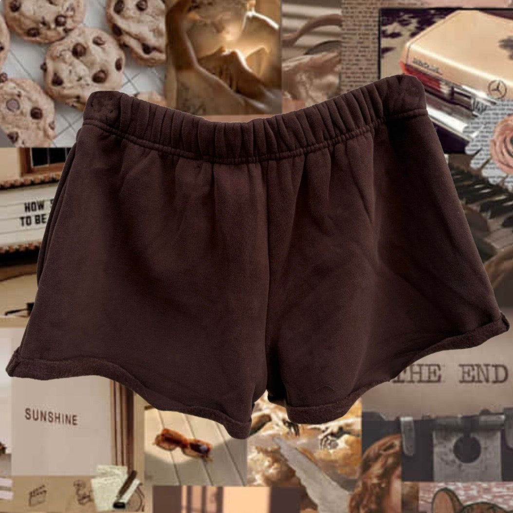 Low Rise Sweatshorts in Chocolate Brown (TicToc)